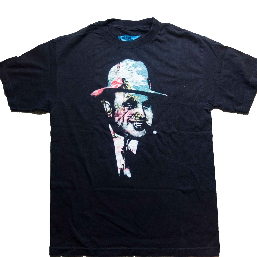 Lot of 2, Pair of T Shirts Iconic FigureHeads Med